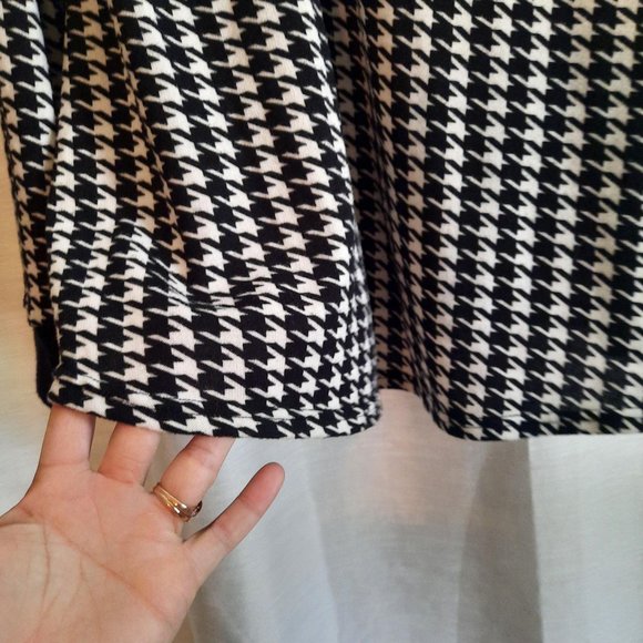 Black & White Pattern Sweater  *BOGO* - Picture 5 of 6
